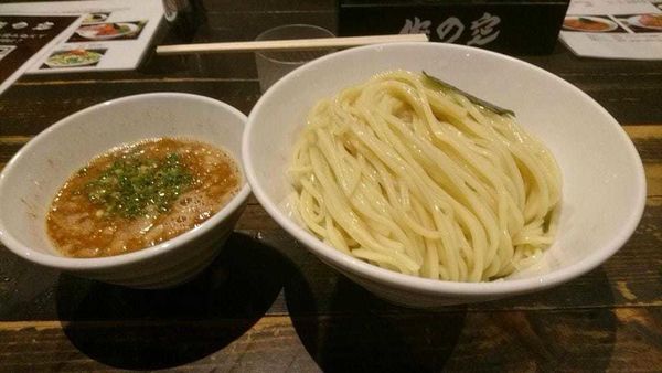 「浸け豚そば830円（特盛りとホットは無料）」@俺の空 池袋店の写真