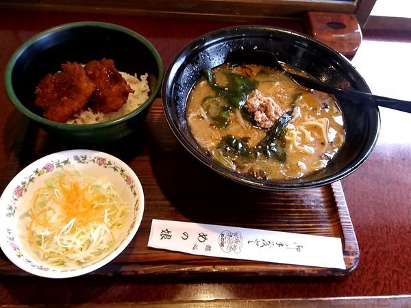 「ヒレソースカツ丼ランチ(ヒレソースカツ丼＋ラーメン)799円」@めの娘 大友店の写真