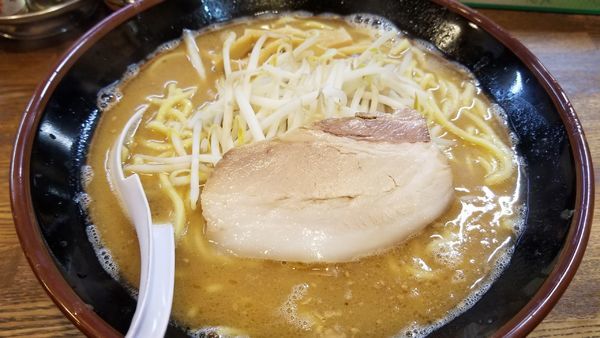 「いつもの豚骨味噌いつものお値段　大盛り」@らあめん 寸八 総本店の写真