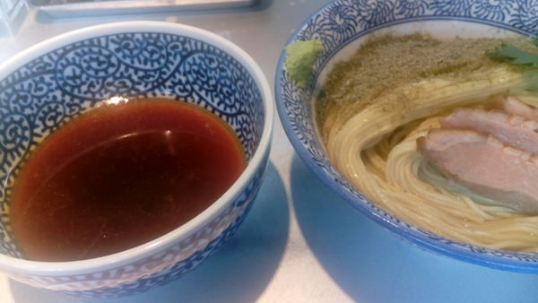 「鶏と昆布水の細つけ麺(850円)+中盛(50円)」@豚骨一燈の写真