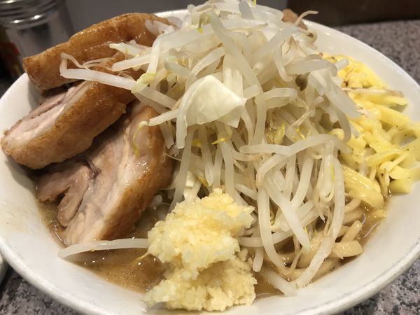 「ラーメン 並 800円 豚マシ 200円 チーズ 100円」@ラーメン宮郎の写真