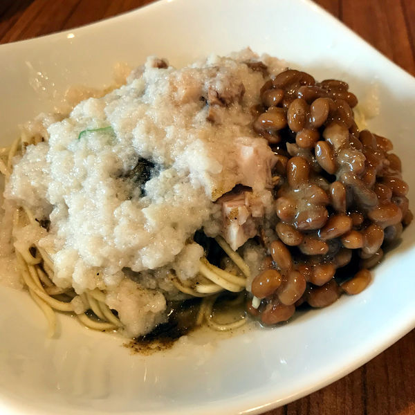 「朝の純愛（温）150円　背脂10円　納豆70円」@麺＆cafe Coi.Coi.の写真