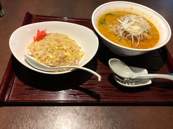 「ランチメニュー 担々麺と炒飯セット」@らーめん三峰 熊谷店の写真