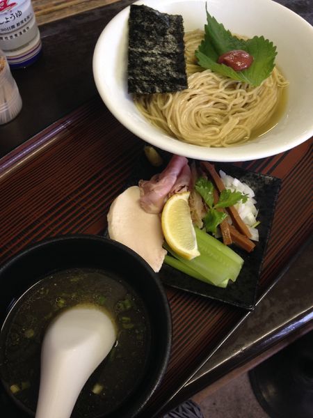 「昆布水冷製そばwith煮干しダレ 850円」@と多゛食堂の写真