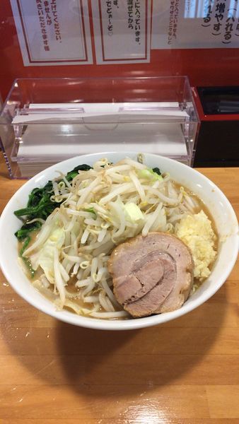 「らーめん 豚一切 ニンニク レン草」@ちばから 郡山店の写真
