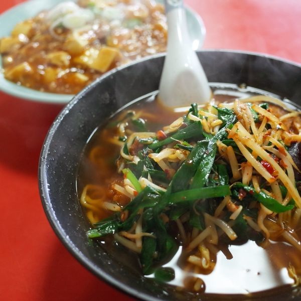 「四川ラーメン カツ…930円」@中華料理 孔明飯店の写真