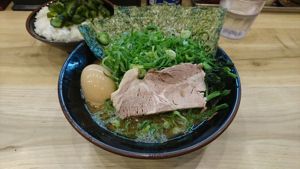 「九条ネギラーメン 780円」@横浜ラーメン 裏武蔵家 西千葉本店の写真