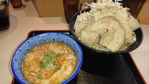 「[限定]つけ麺関脇ZAN～山～(950円)小ぶた(150円)」@らー麺土俵 鶴嶺峰の写真
