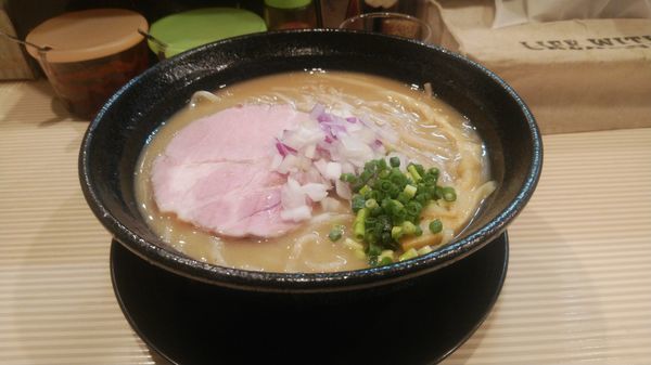 「鯛白湯　醤油　大盛り」@ラーメン ポール亭の写真