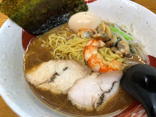 「海のらーめんえび醤油」@旭川ラーメン 好の写真