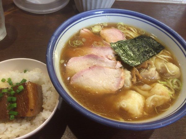 「ミックスわんたんめん+チャーシュー+角煮ご飯」@麺屋 はやしまるの写真