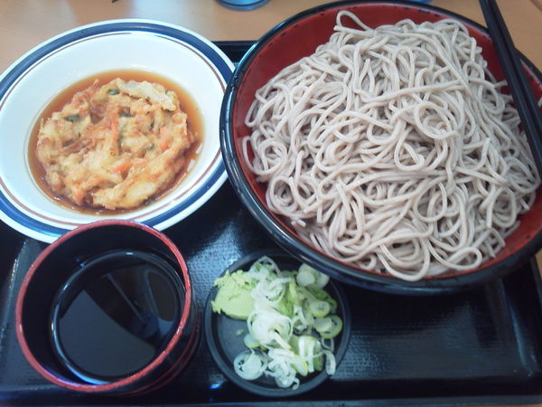 「２玉もり天ぷらつき 500円」@名代 富士そば 三田店の写真