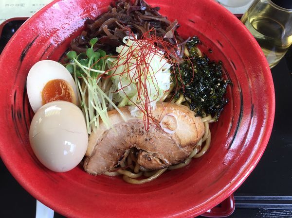 「煮干し油そば(300g)+煮卵」@中華そば 八縁の写真