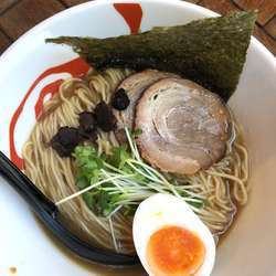 黒トリュフらーめん大盛り // 1080円