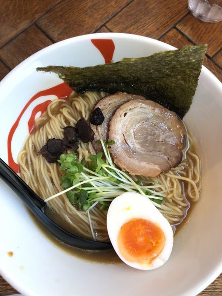 「黒トリュフらーめん大盛り // 1080円」@麺Dining 比内地鶏白湯らーめん 志道の写真