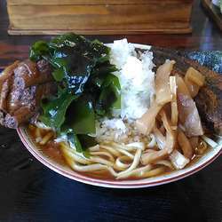 原始人骨付チャーシュー麺