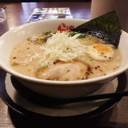 塩とんこつらーめん