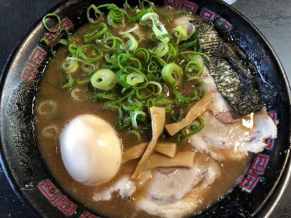 「とんこつラーメン+味たまご　＠８８０円」@無鉄砲 東京中野店の写真