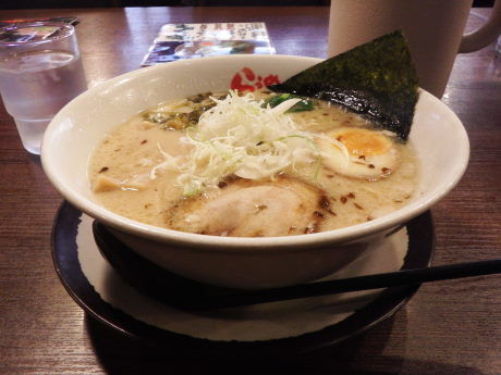 「塩とんこつらーめん」@らうめん 蔵の写真