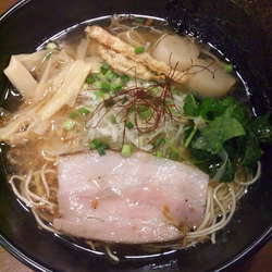 淡麗あっさり塩ラーメン390円（猛暑日サービス）