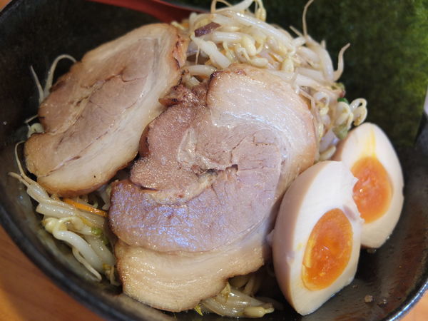 「まぜそば」@麺屋くぼたの写真