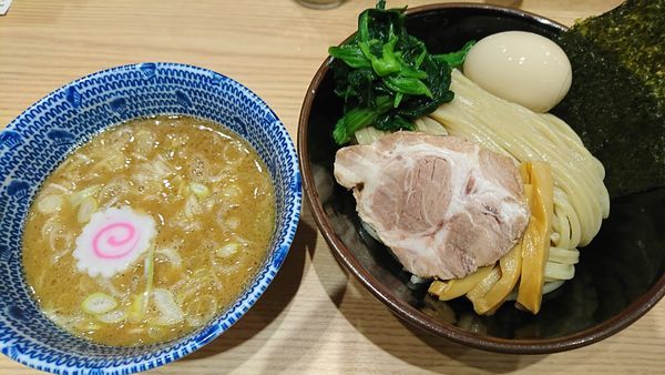 「味玉つけめん+ほうれん草(830円)」@舎鈴 JRさいたま新都心ビル店の写真