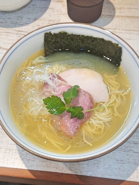「鶏×貝の塩らーめん」@中華そば 四つ葉の写真