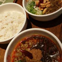 麻辣汁なし担々麺、青鬼担々麺