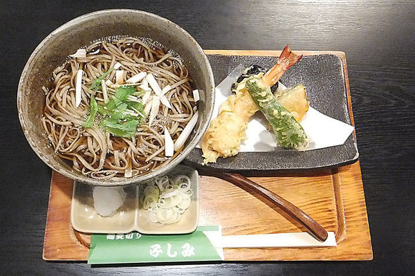 「天ぷらそば」@手打そば ふしみの写真