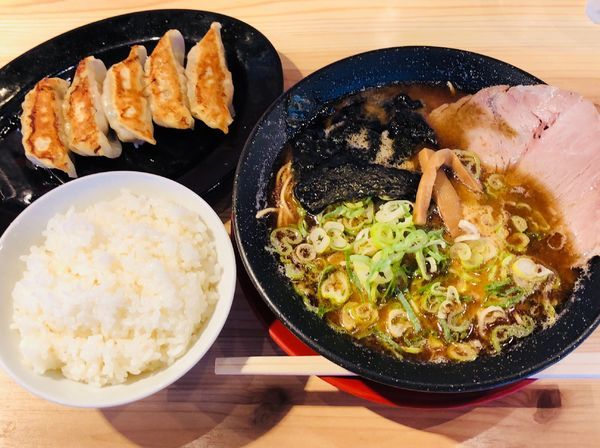「黒豚骨ラーメン+ランチ餃子セット」@熟成豚骨ラーメン専門 一番軒 今池店の写真