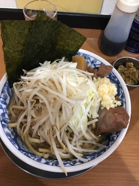 「ラーメン  tp〜アブラ、玉ねぎ、カレー豚(限定)」@ラーメン ぶぅさんの写真