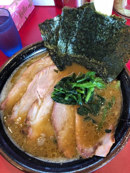 「チャーシュー麺中盛、硬め濃いめ」@家系ラーメン たつ家の写真