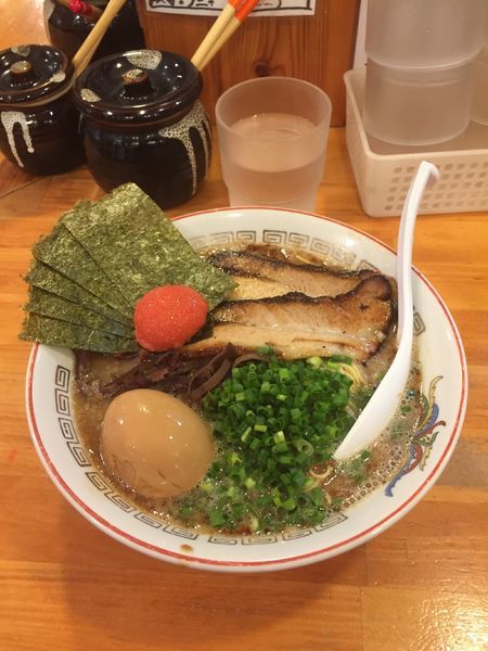 「とんこつ全部入りらあめん 麺大盛りサービス」@九州らーめん 南木商店の写真