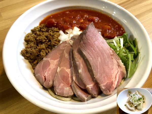 「トマカレまぜそば（800円）＋薫製チャーシュー（100円）」@つけめん・まぜそば むじゃきの写真