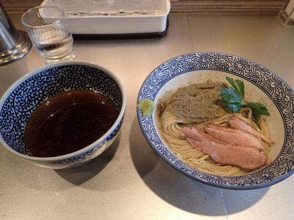「鶏と昆布水の細つけ麺」@豚骨一燈の写真