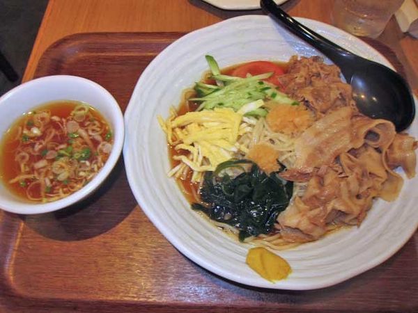 「肉冷し　880円」@麺処直久 新橋店の写真