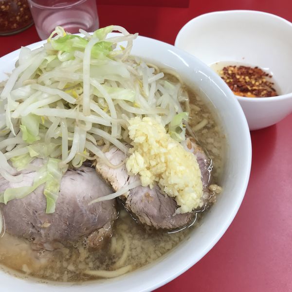 「半分 固め 野菜少なめ・ニンニク＋生たまご 700＋50円」@ラーメン二郎 神田神保町店の写真