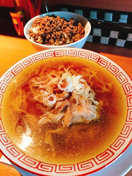 「さつま地鶏煮干しラーメン&黒毛和牛そぼろご飯セット1000円」@食堂酒場 Graciaの写真