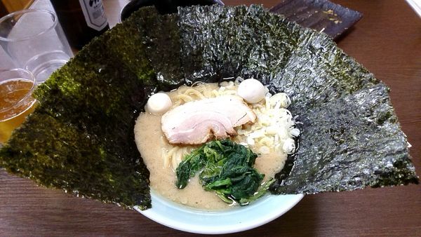 「豚骨醤油ラーメン700円+海苔」@横浜家系ラーメン 藤家の写真