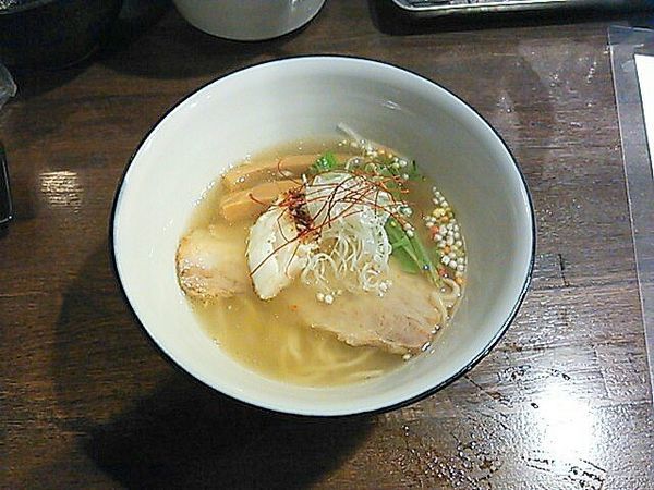 「瀬戸内吟醸系鯛塩らぁ麺 [寿]（半麺）」@らぁ麺BAR 錦 iwamotoの写真