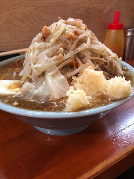 「ラーメン 麺半分、野菜マシ、ニンニクマシ、油(30円)」@ラーメン富士丸 西新井大師店の写真