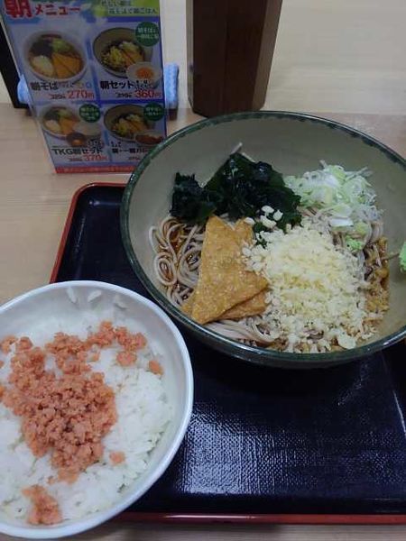 「朝セット（冷朝そば+一膳鮭ごはん）360円」@箱根そば 新宿西口店の写真