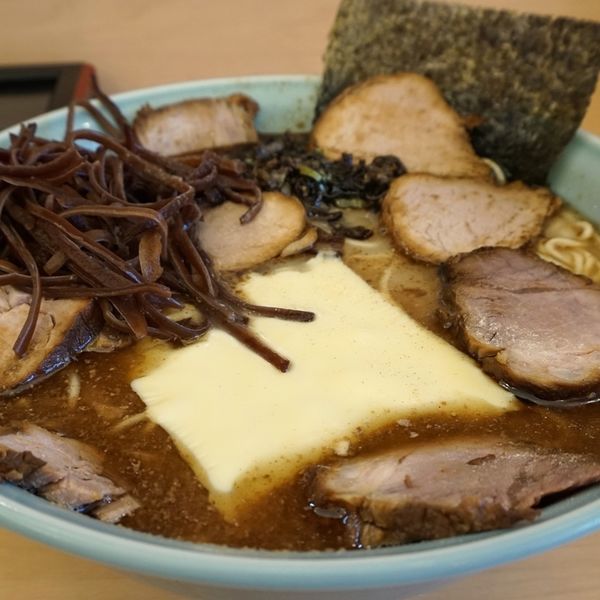 「梅吉らーめん800円+大盛100円+チャーシュー300円」@らーめん梅吉の写真