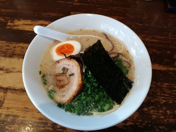「とんこつ白ラーメン」@麺屋黒田 本店の写真