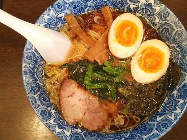 「らーめん＋味付け玉子」@肉厚わんたん麺と手作り焼売 ら麺亭 浅草支店の写真