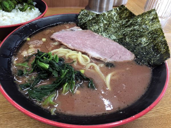 「ラーメン（700円）やわらかめ、こいめ、ふつう」@麺家 紫極の写真