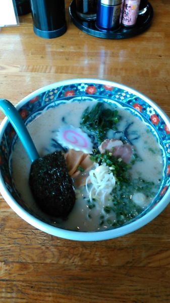 「自家製竹炭麺(とんこつ味)　700円」@ら〜めん いずみの写真