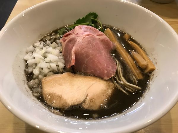 「【限定1】イカ煮干しそば」@寿製麺よしかわ 坂戸店の写真