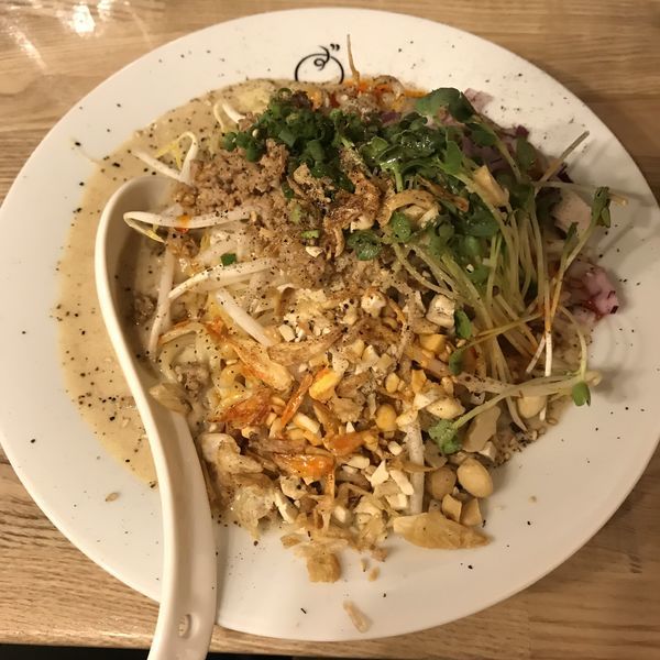 「【名物】ぶたよこ汁なし担々麺（￥850）」@もつ焼き ぶた横丁 京急蒲田店の写真