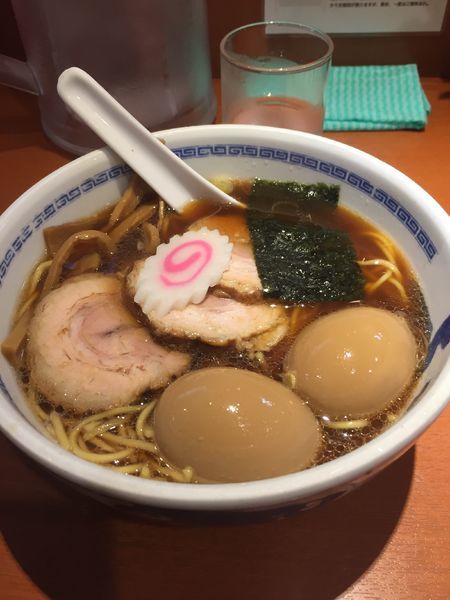 「醤油 大盛り 煮卵」@たけちゃんにぼしらーめん 調布店の写真